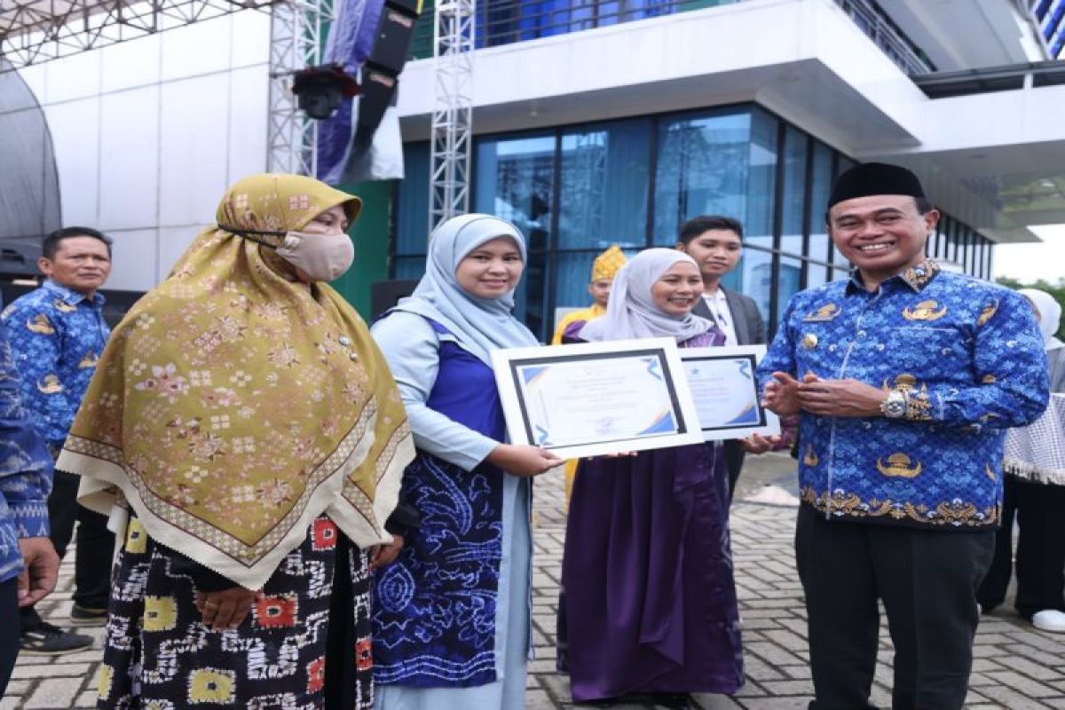 Tanah Bumbu produces smart generation through literacy