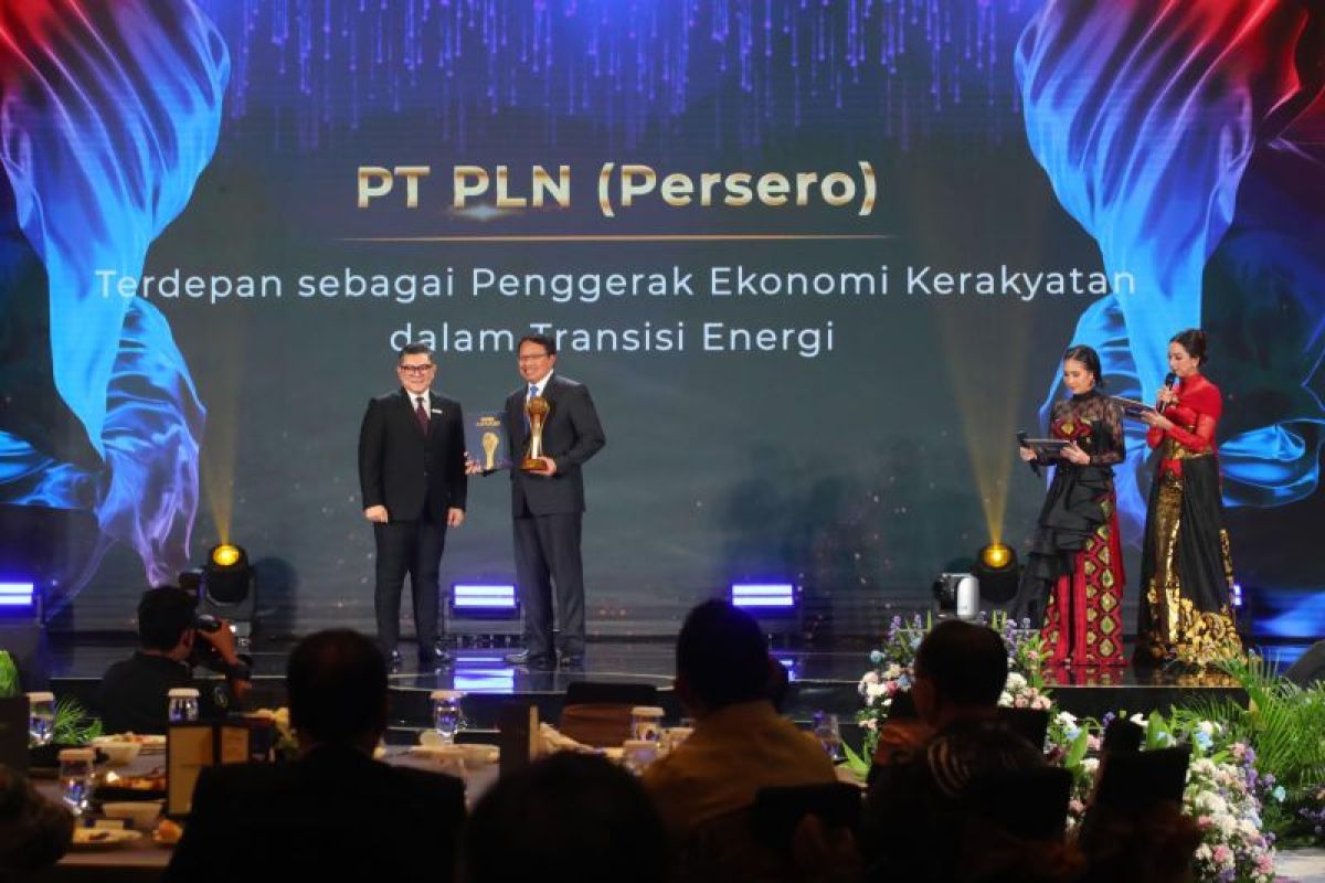 PLN raih award 2024, menjadi penggerak ekonomi kerakyatan dalam transisi energi