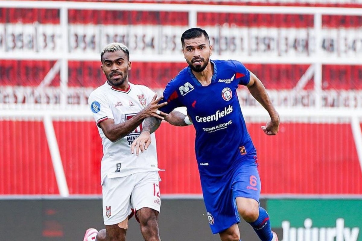 Arema FC kantongi tiga poin usai kandaskan Malut United 3-1