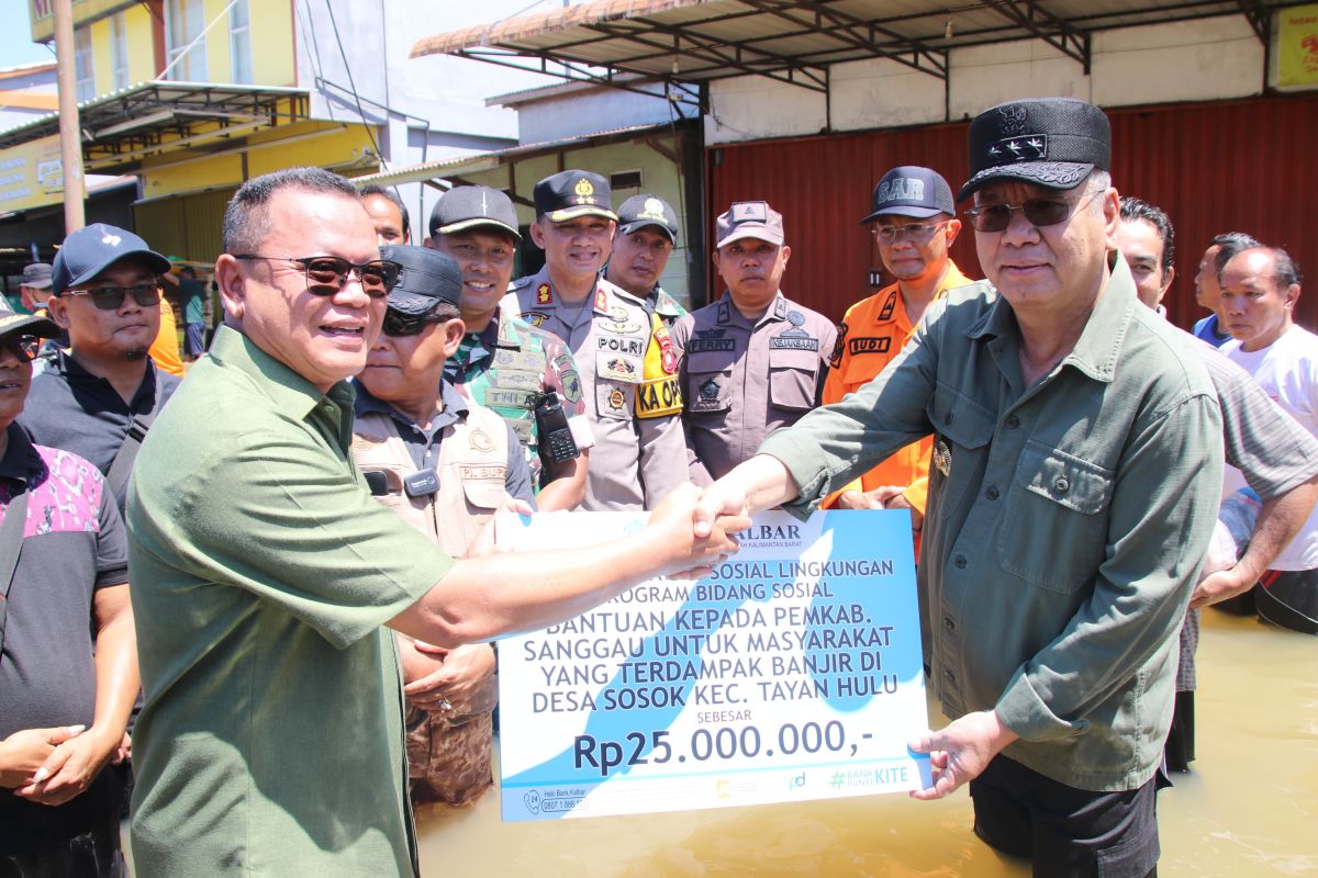 Bank Kalbar salurkan bantuan senilai Rp25 juta untuk korban banjir di Sanggau