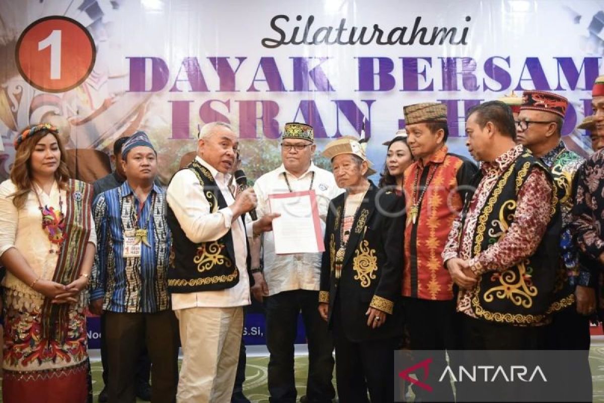 Isran ajak warga Dayak bersatu bangun Kaltim tanpa ada perpecahan