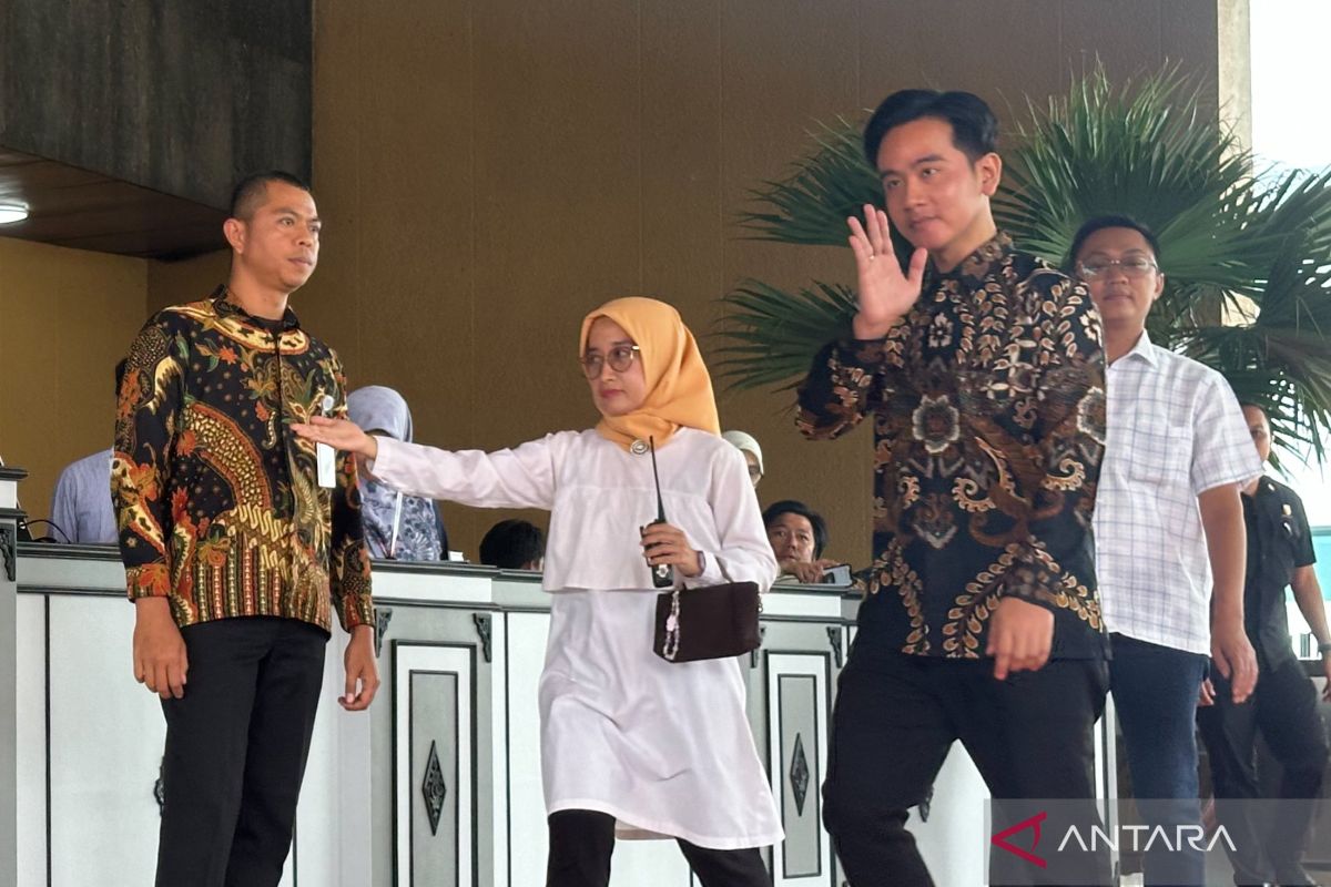 Gibran hadir di acara gladi bersih pelantikan di kompleks parlemen