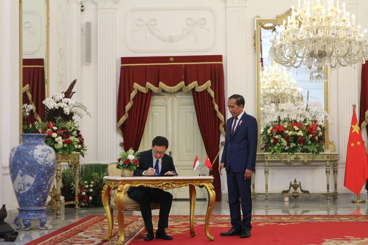 President Widodo receives Chinese VP at Merdeka Palace