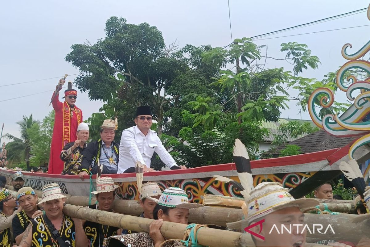 Rudy Mas'ud dijunjung gelar kehormatan  oleh masyarakat Kampung Pampang