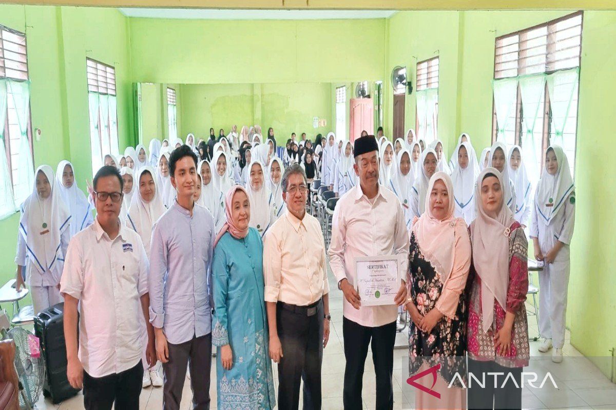 Saipullah jadi pemateri kuliah tamu di Akbid Armina Centre Panyabungan