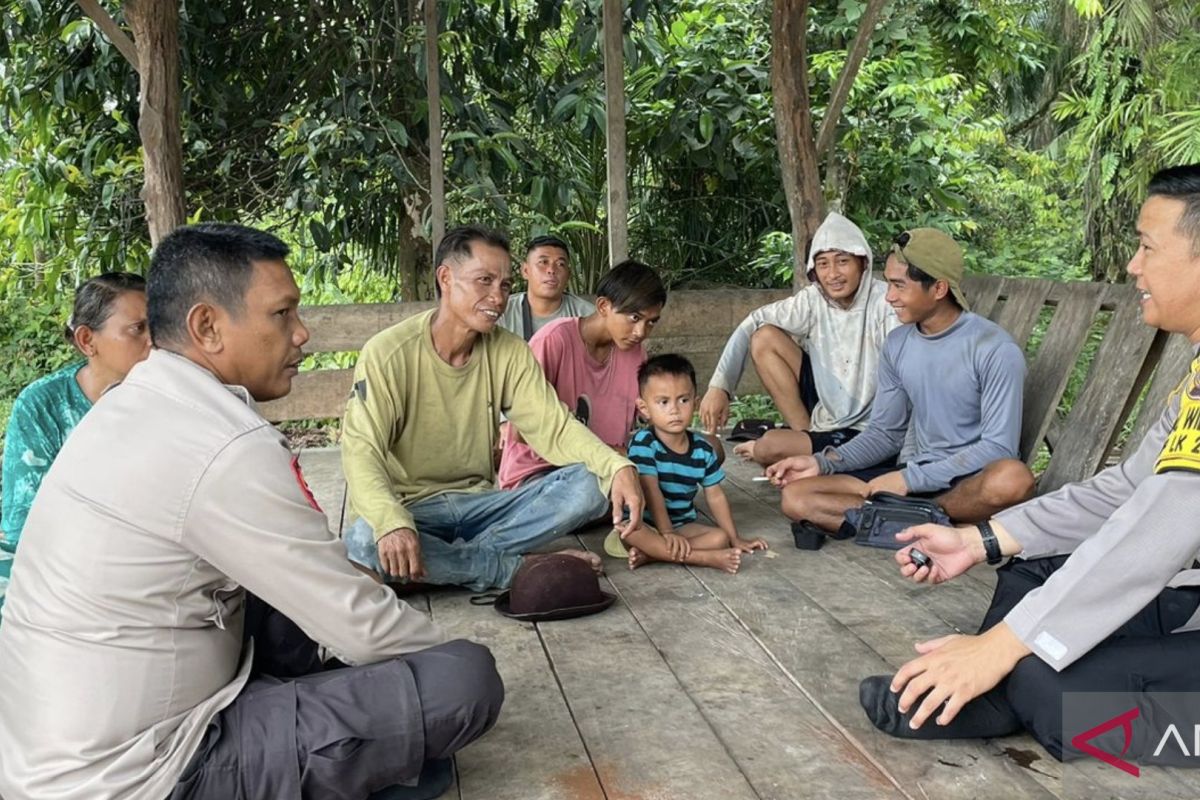 Sambangi usaha kampung, polisi Inhu titip pilkada damai