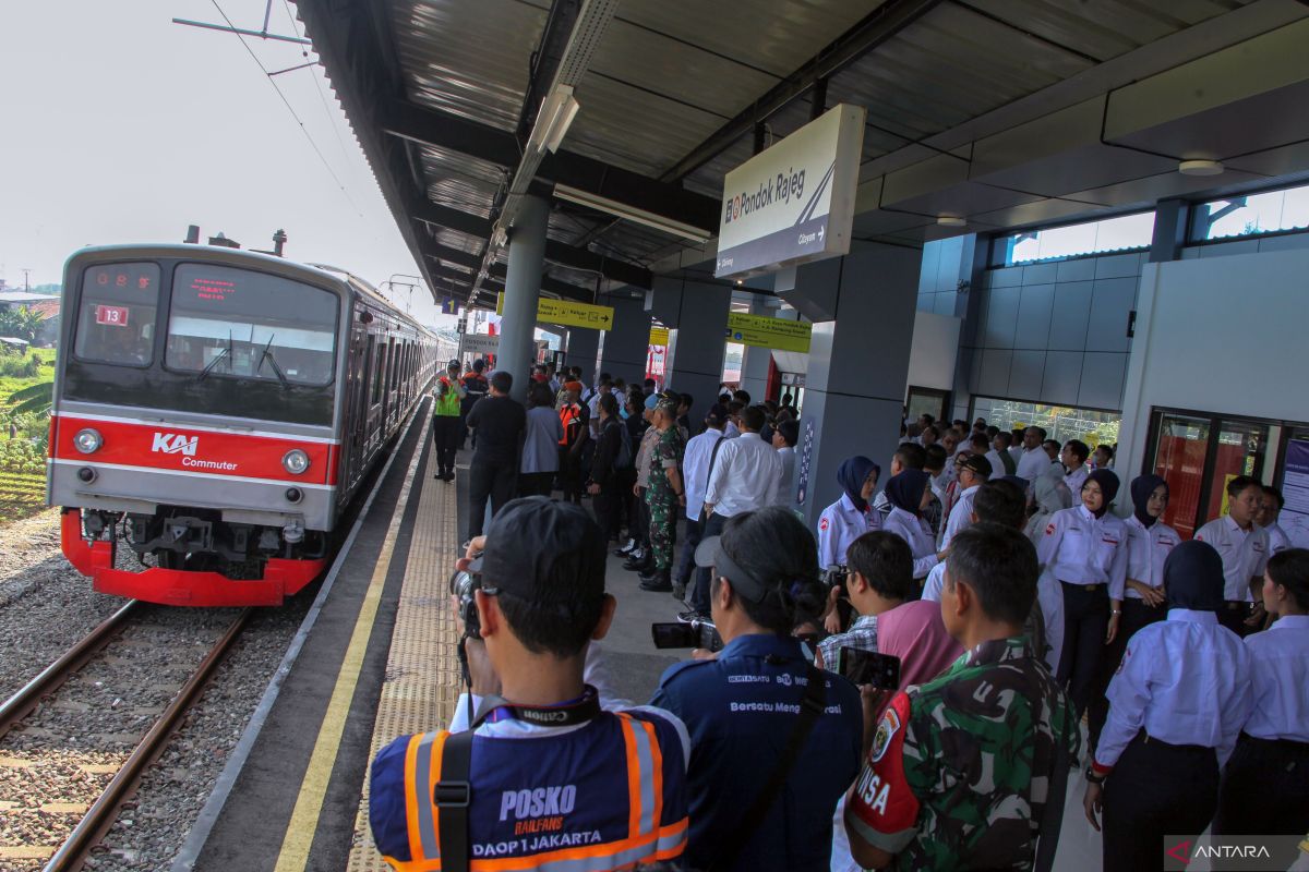 KAI Commuter tetapkan tarif KRL sebesar Rp1 saat pelantikan presiden