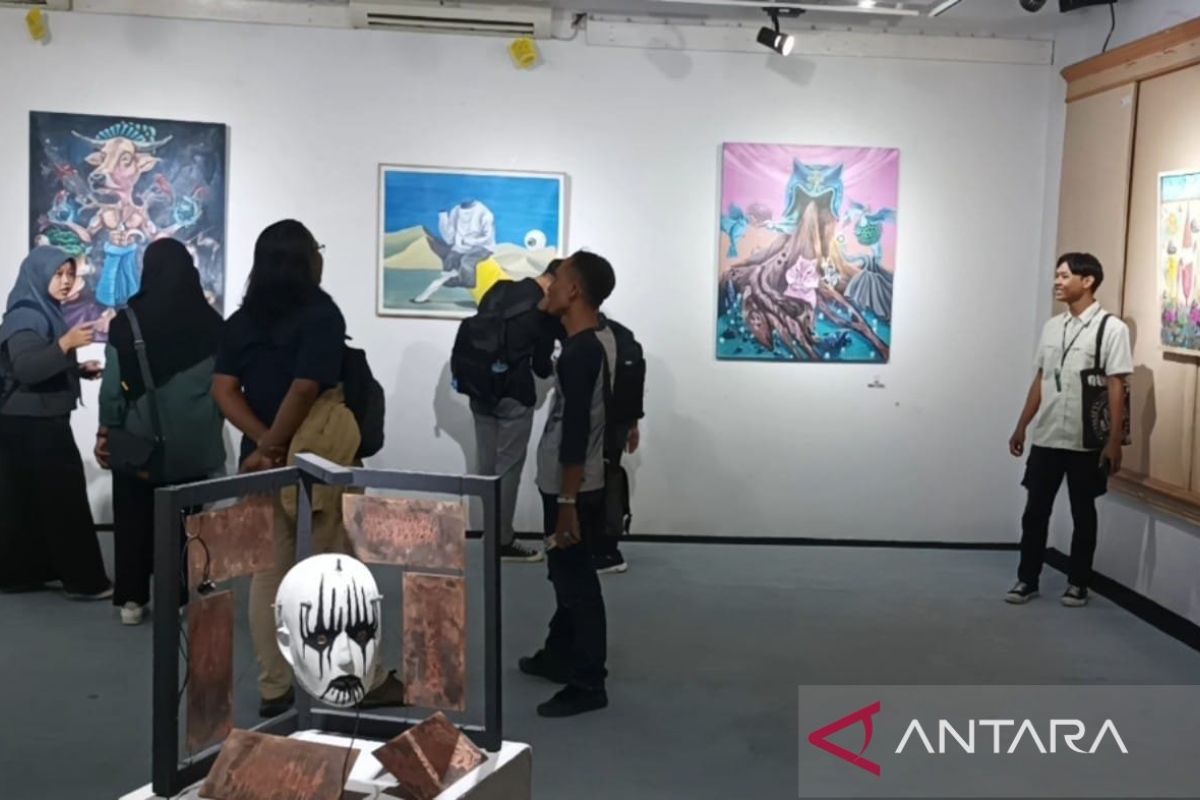 Seniman antarkampus di Jatim selenggarakan pameran 