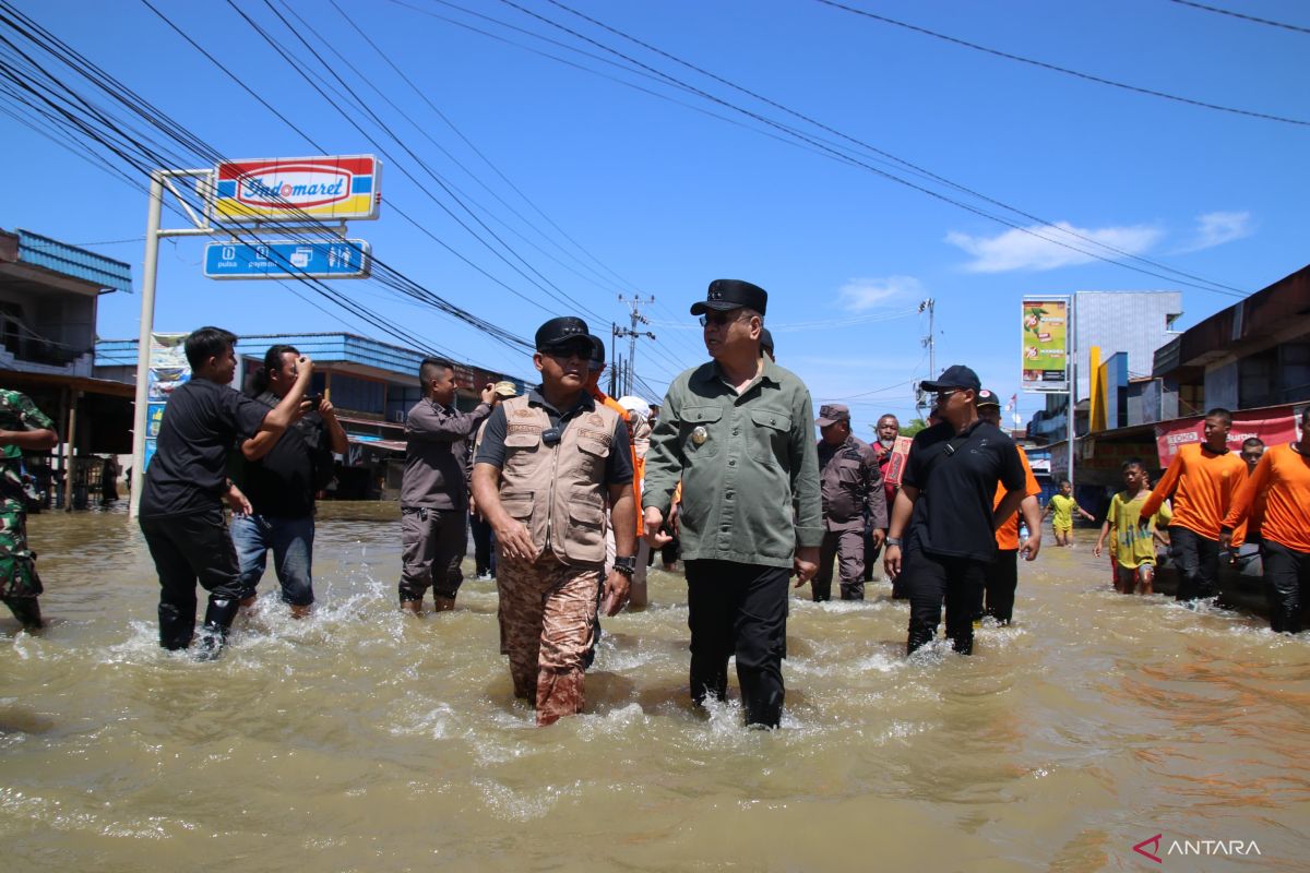 Pemprov Kalbar salurkan bantuan untuk korban banjir di Desa Sosok Sanggau