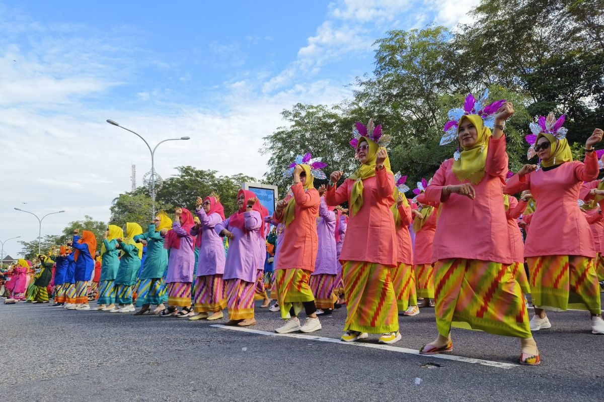 33.074 penari jepin massal hari jadi Pontianak pecahkan rekor MURI