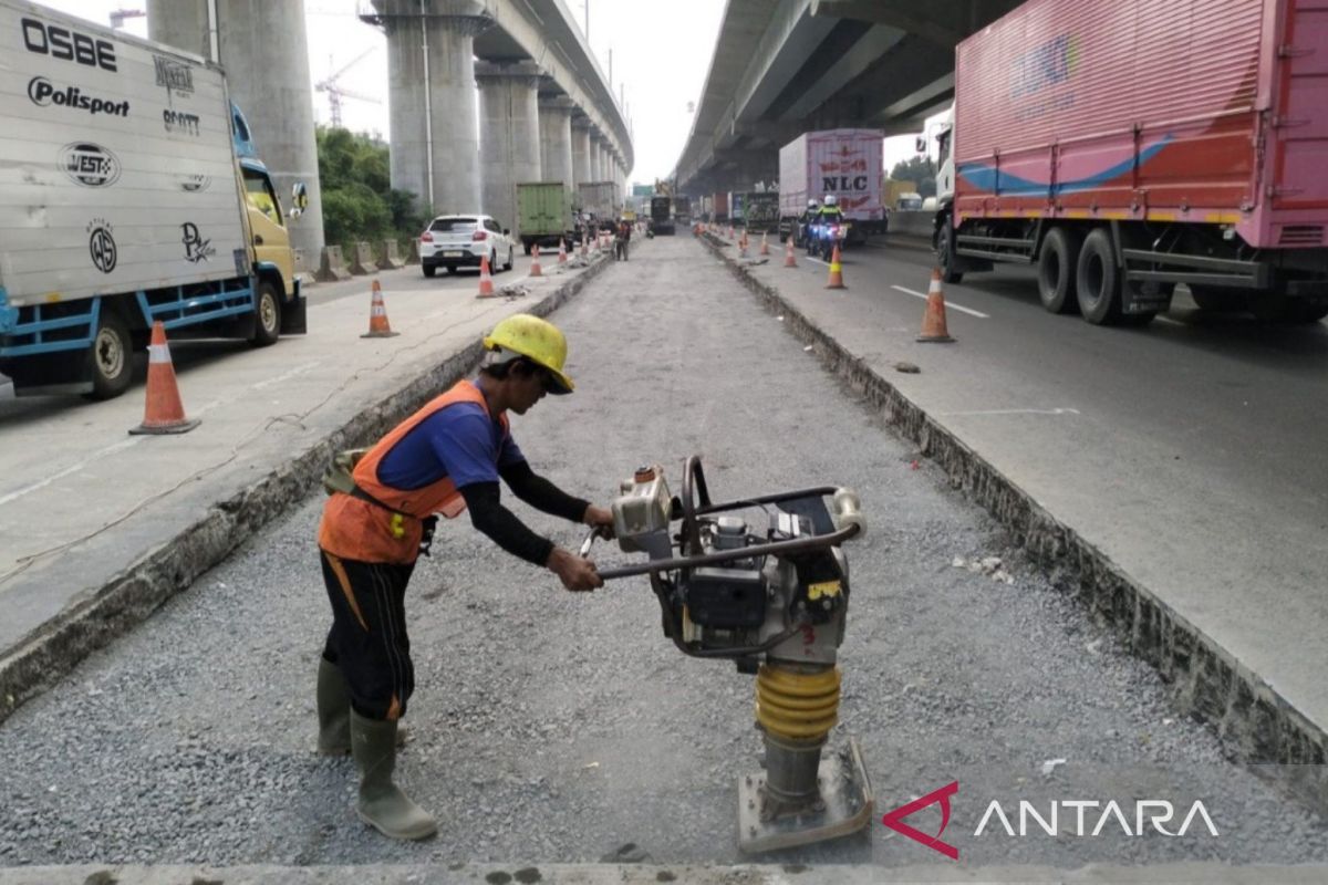 Jasamarga lakukan pekerjaan rekonstruksi jalan dan jembatan tol Jakarta-Cikampek