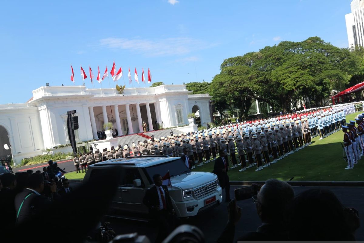 Jokowi dan Iriana tinggalkan Istana Merdeka usai purnatugas sebagai Presiden