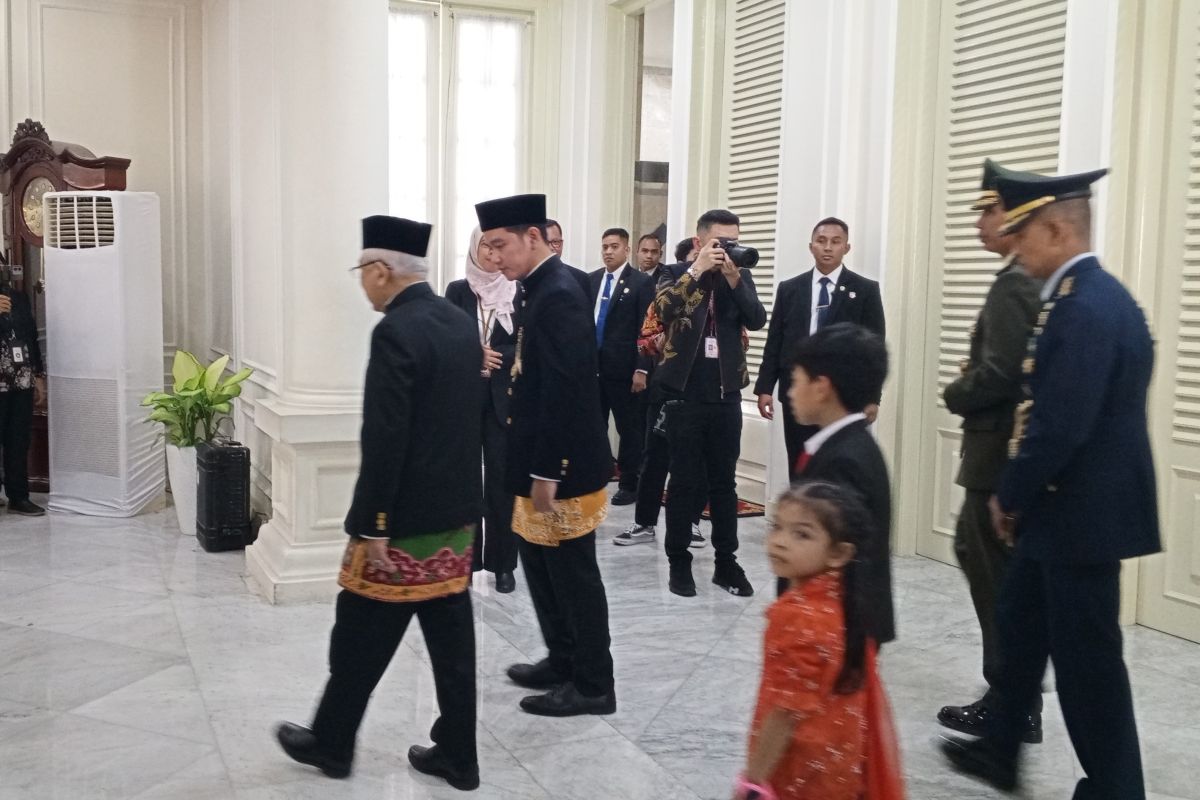 Gibran lakukan prosesi penyerahan memori jabatan bersama Ma'ruf Amin