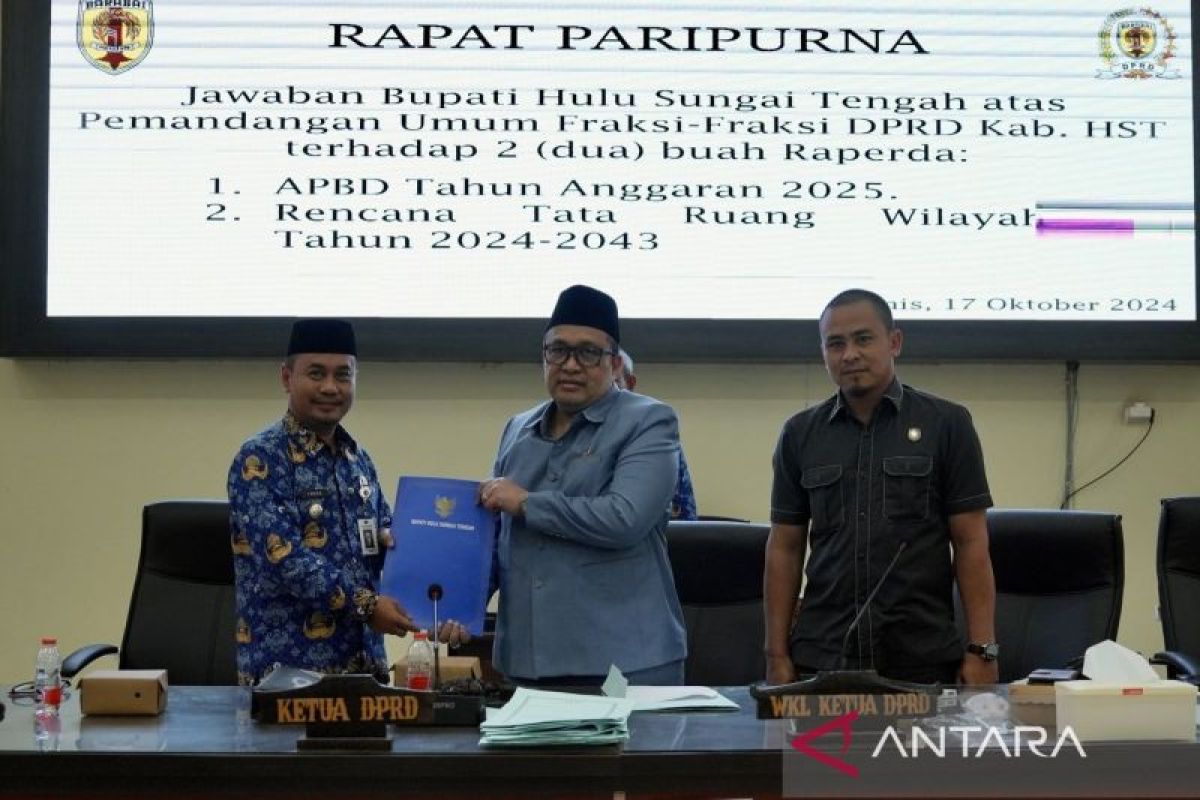 Pjs Bupati HST minta DPRD pertajam pembahasan dua Raperda yang disampaikan