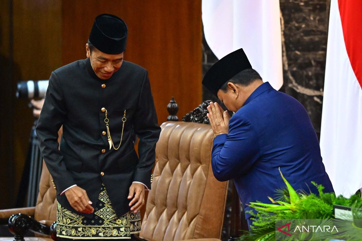 Para menteri lepas Jokowi pulang ke Solo di Bandara Halim