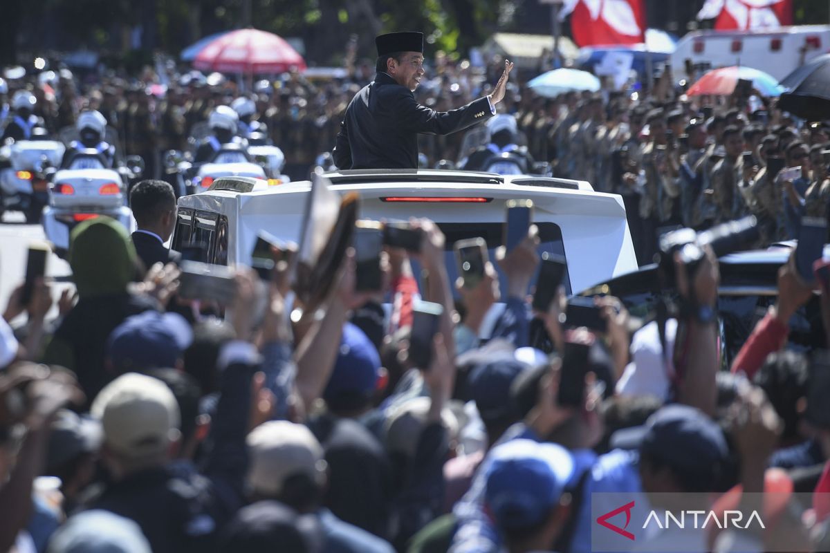 Jokowi meninggalkan Istana Merdeka