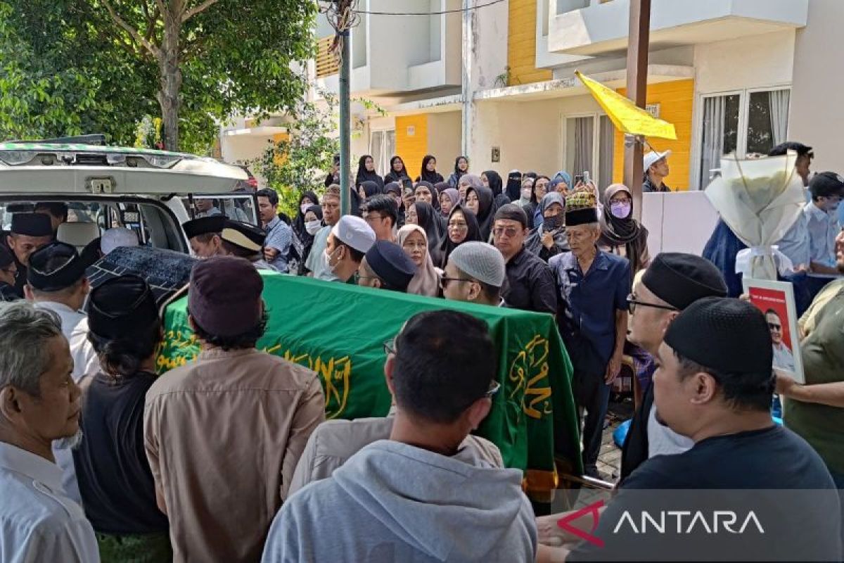 Jenazah korban kecelakaan pesawat SAM Air tiba di rumah duka