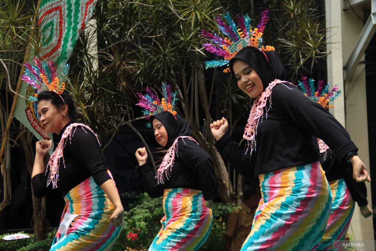 Pengelola seni Riau berupaya lestarikan lagu melayu serumpun datin syarifah