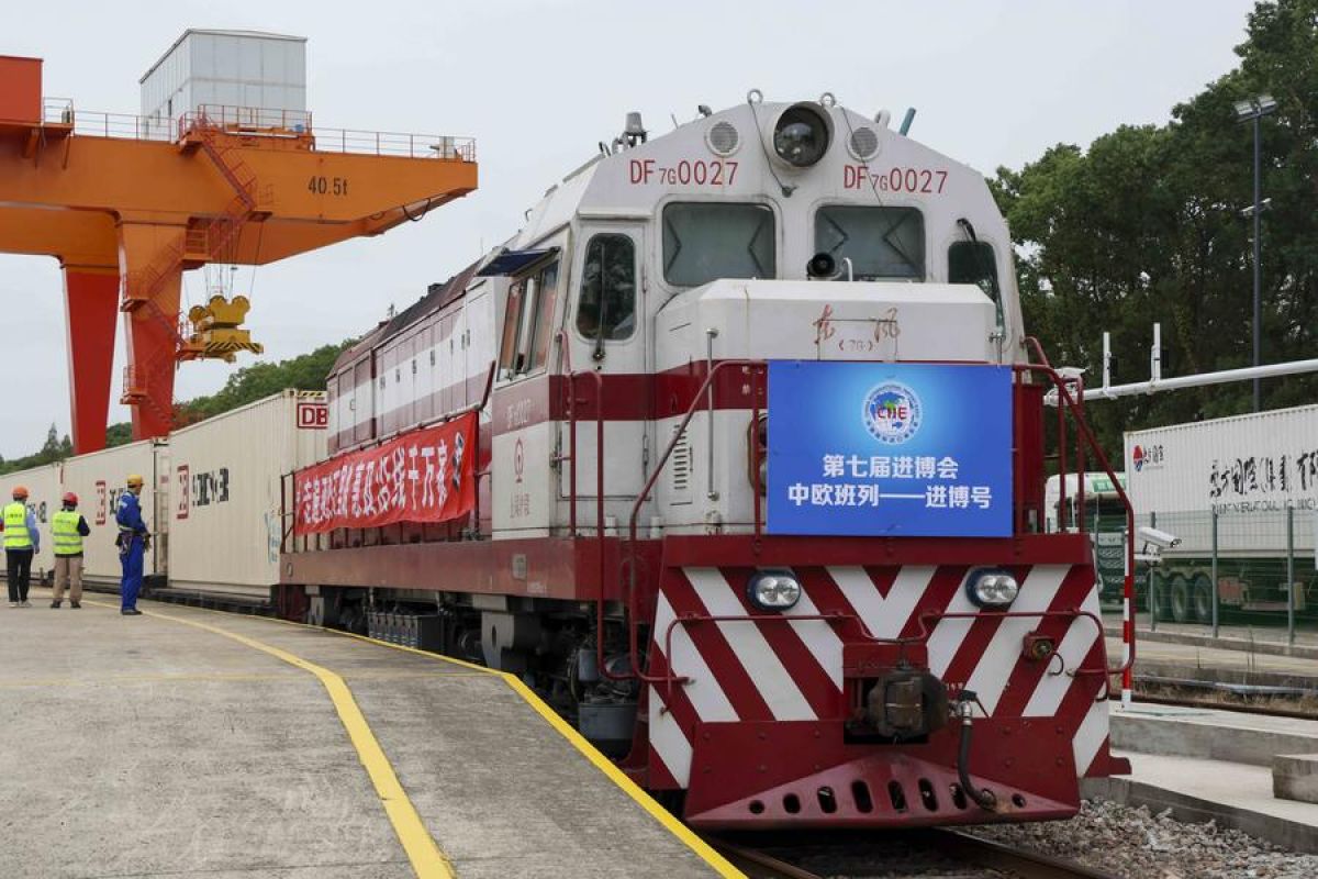 Kereta barang China-Eropa untuk CIIE 2024 tiba di Shanghai, China