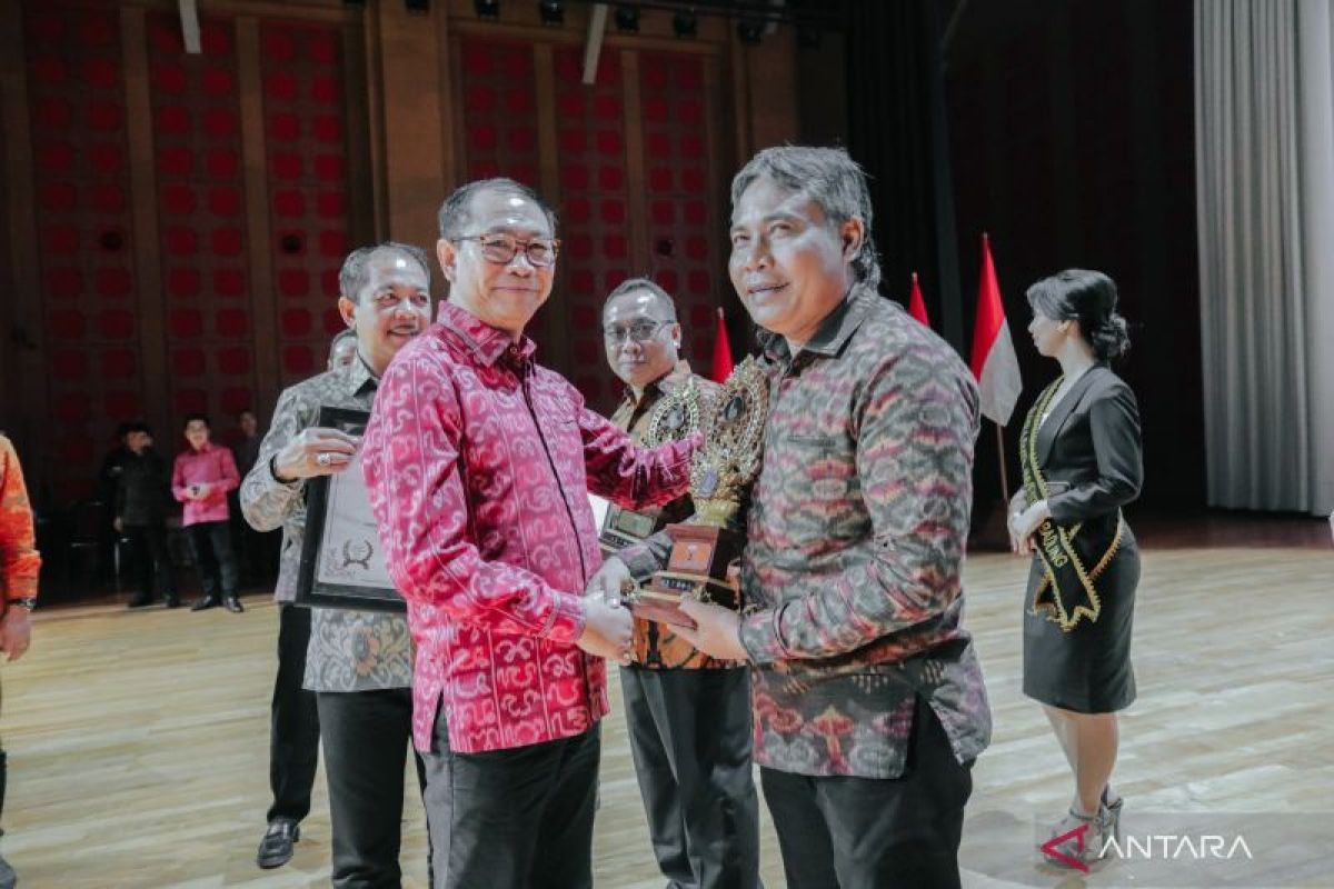 Pemkab berikan penghargaan Badung Investment Award ke pengusaha