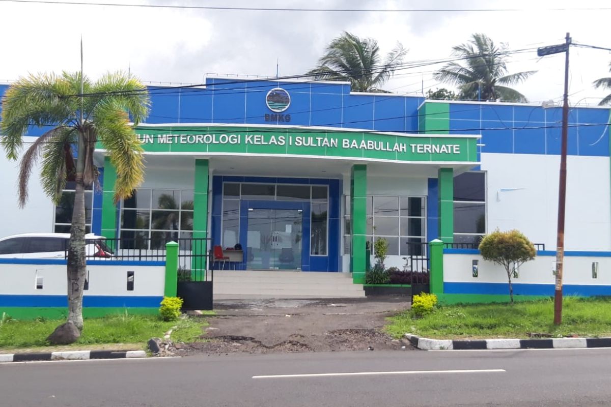 BMKG Ternate pantau ada bibit Siklon 98W picu hujan deras Malut