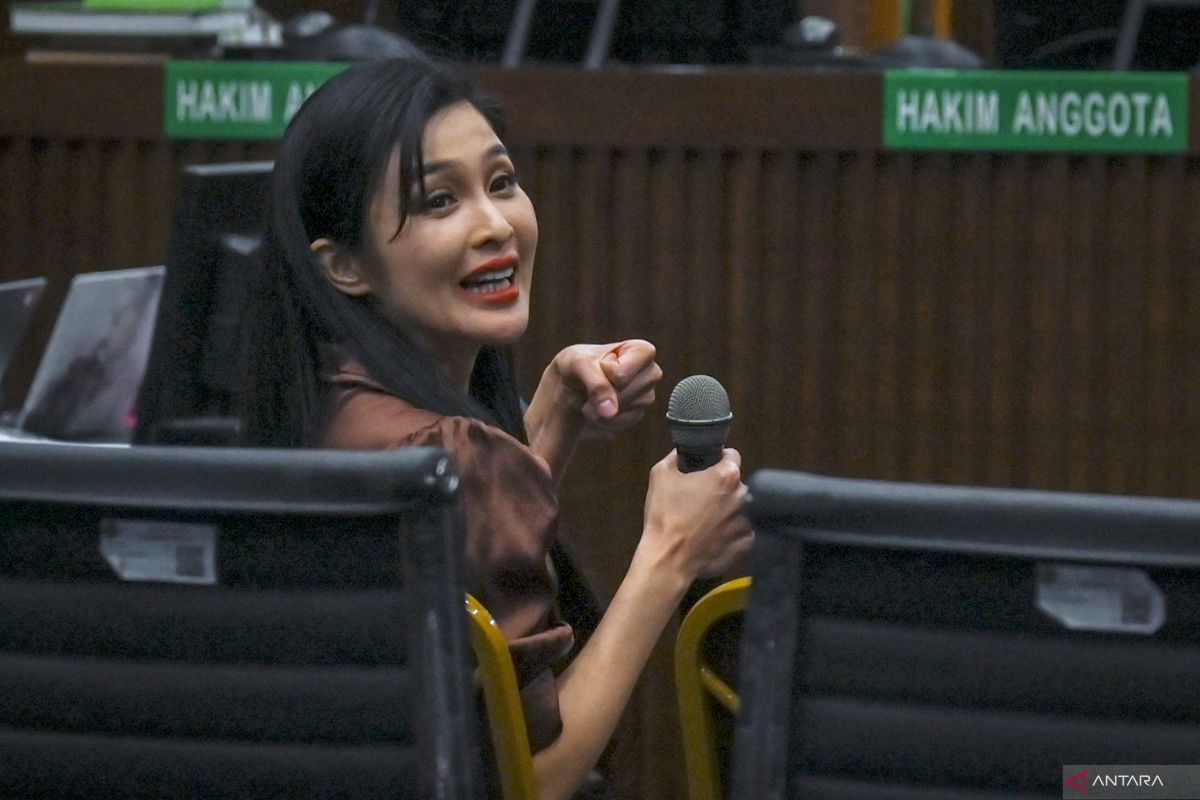 Sandra Dewi akui terima Rp3,15 miliar dari "money changer" Helena Lim