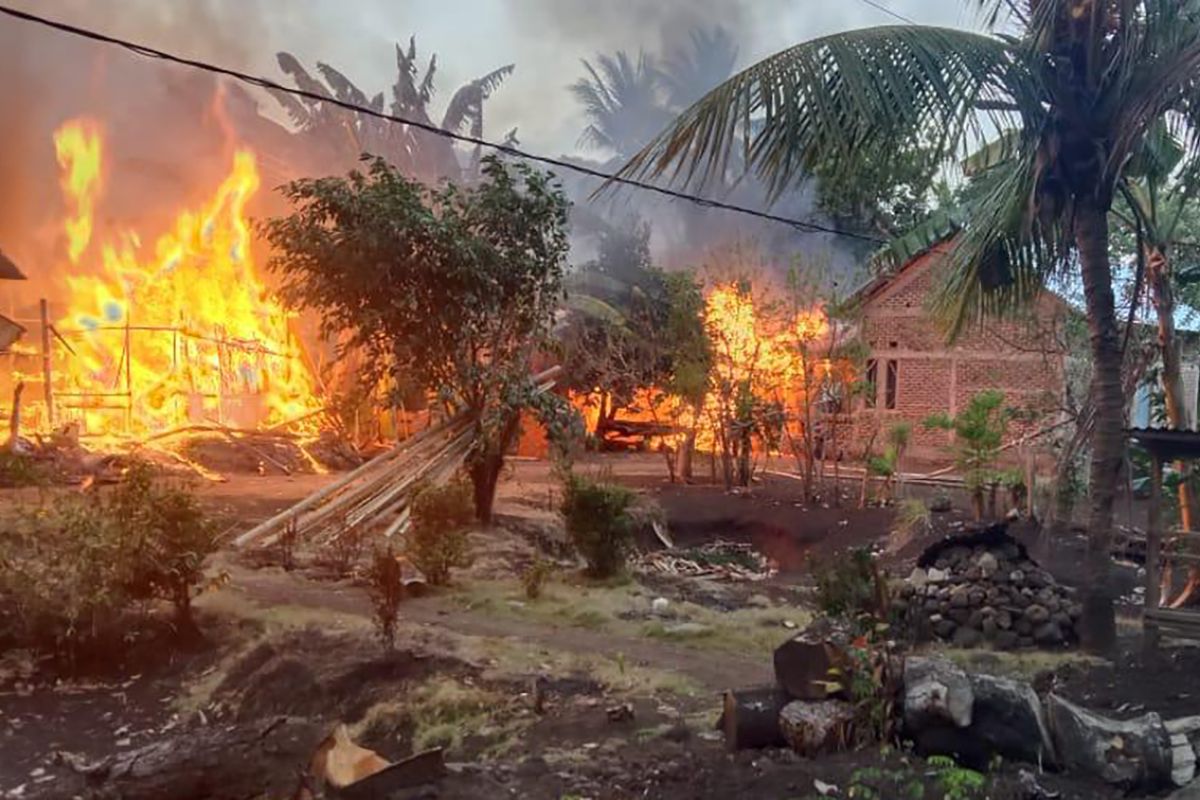 Polres Flotim: 49 rumah terbakar saat konflik di Adonara