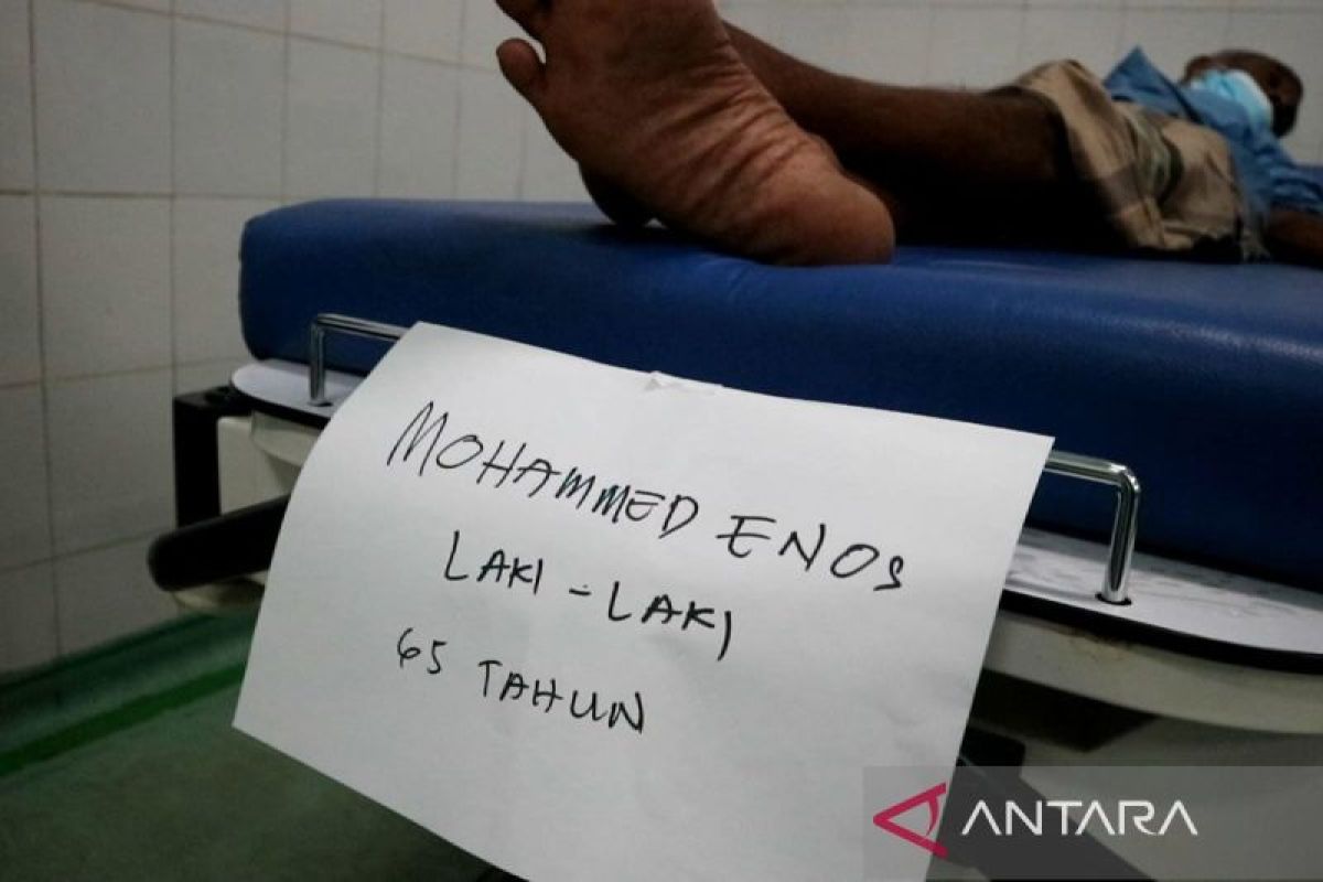 Lima Rohingya dievakuasi dari kapal di Aceh Selatan karena sakit