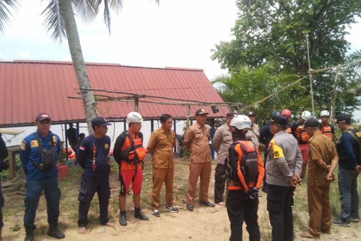 Tim Gabungan lanjutkan pencarian 3 warga tenggelam di Sungai Kapuas