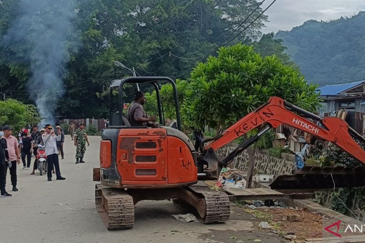 Pemkot Jayapura melarang pedagang berjualan di bahu jalan