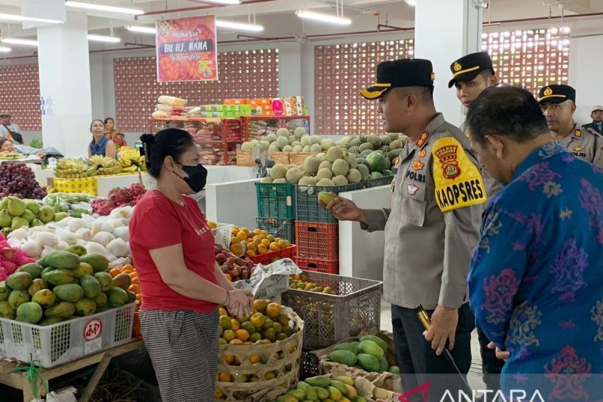 Polres Jembrana tes kamera badan untuk patroli