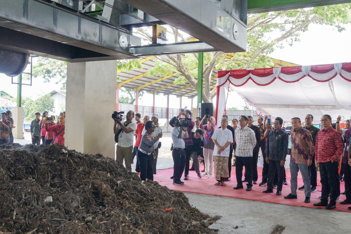 Pemkab Badung resmikan mesin pengolah sampah bantuan dari Jepang 