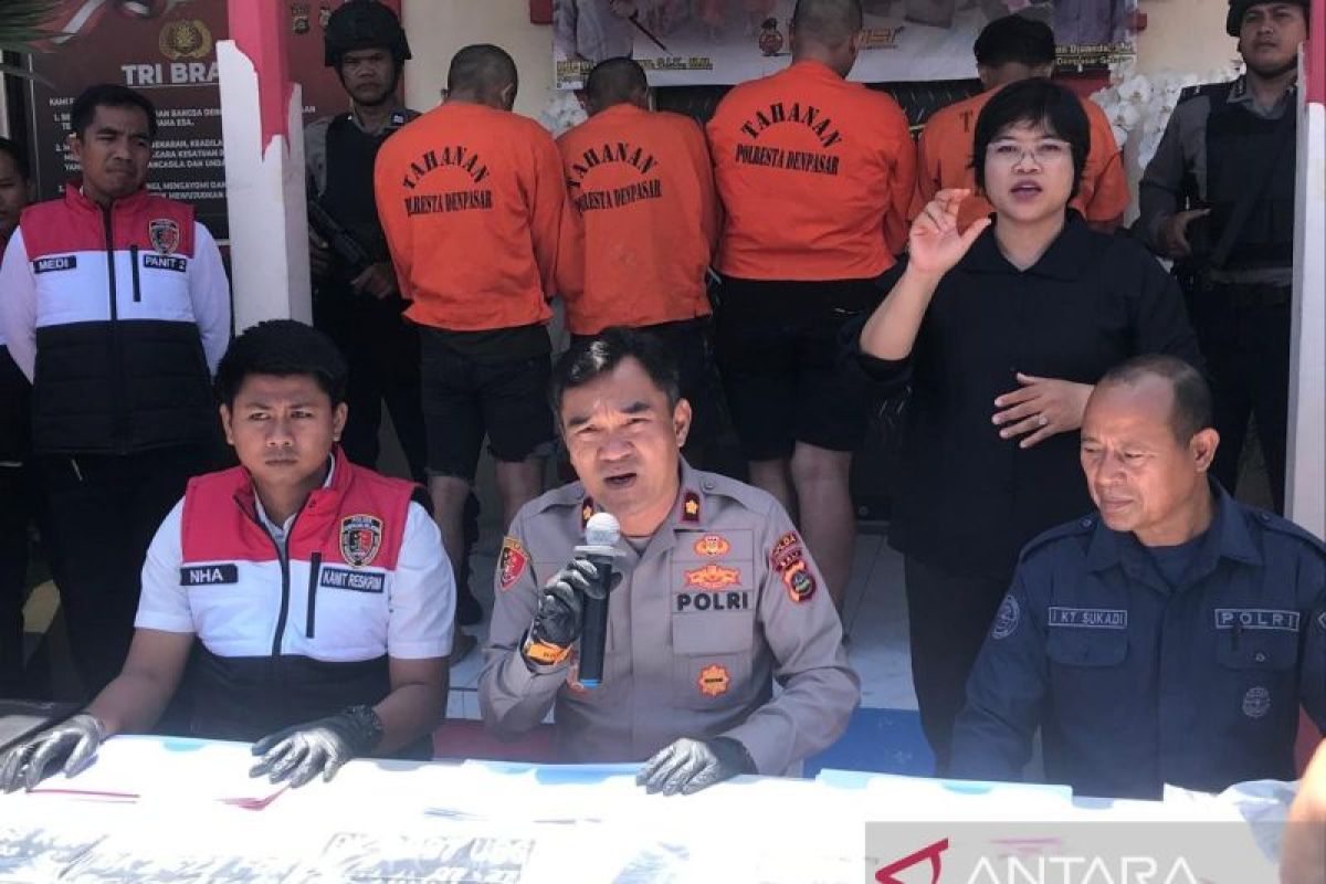 Polisi tangkap dua pejambret barang turis asing hingga penadahnya