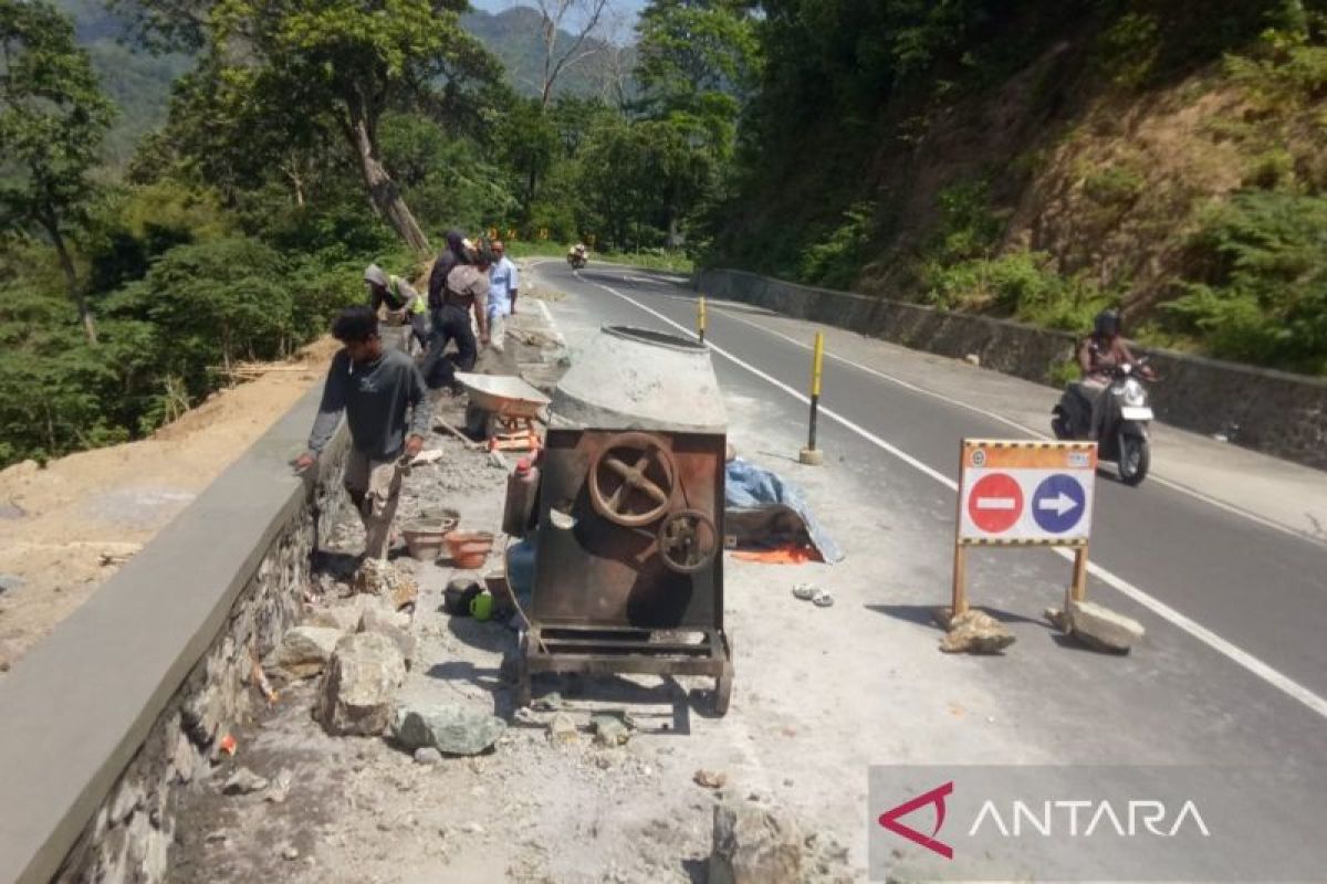 DPRD: Pengerjaan talut ruas Jalan Rembiga-Pemenang NTB amburadul