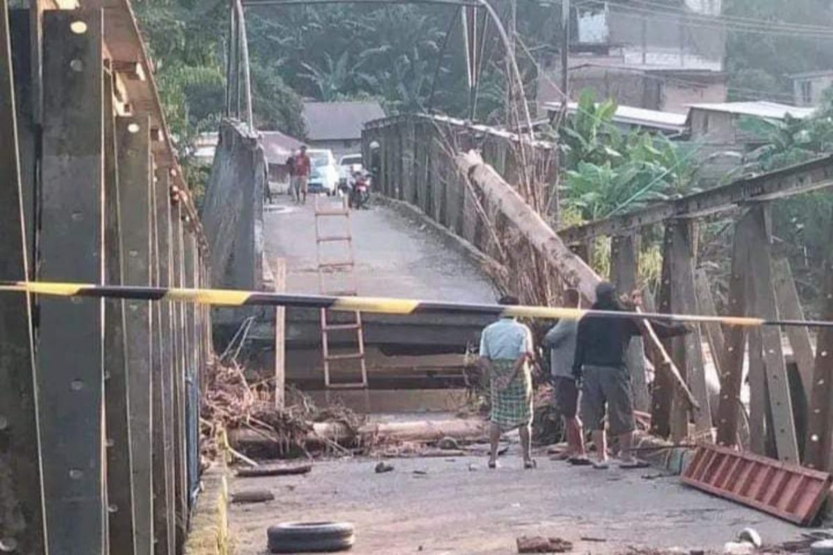 Pemprov Sulbar memperbaiki kerusakan jembatan Tommo