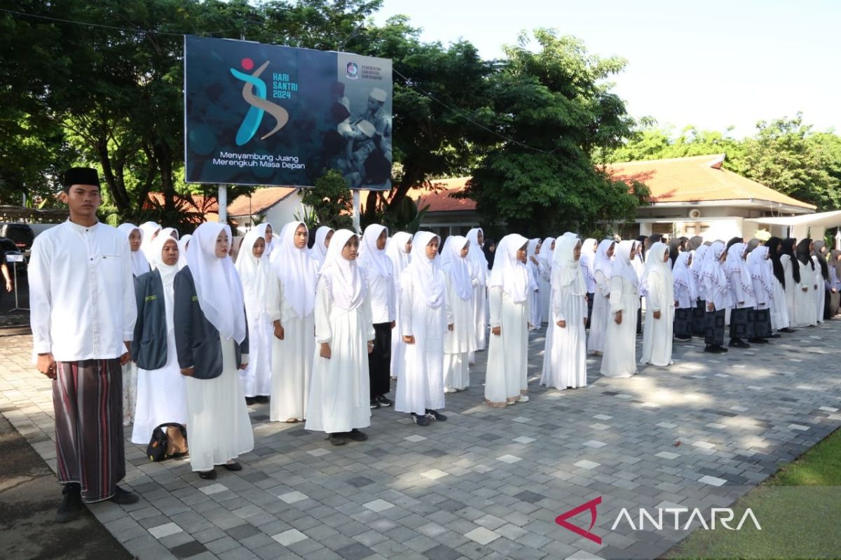 Bupati Banyuwangi ajak santri rengkuh masa depan lewat pendidikan