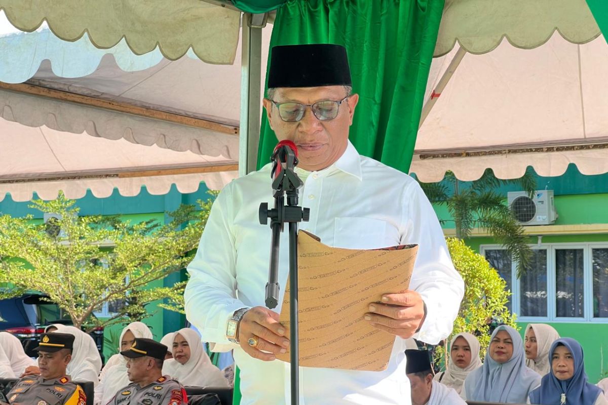 Sekda Gowa mengajak para santri berkontribusi dalam pembangunan daerah