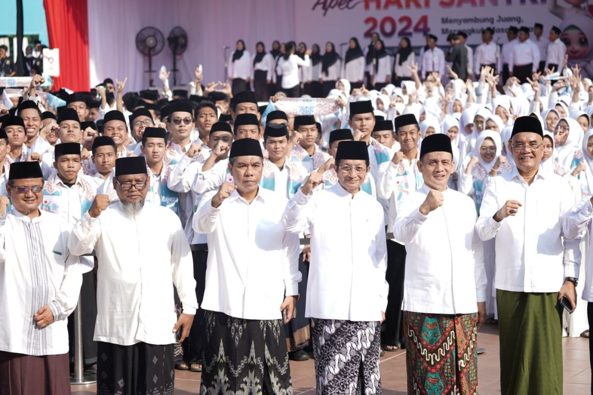 Minister Umar hails santris' role in Indonesia's independence