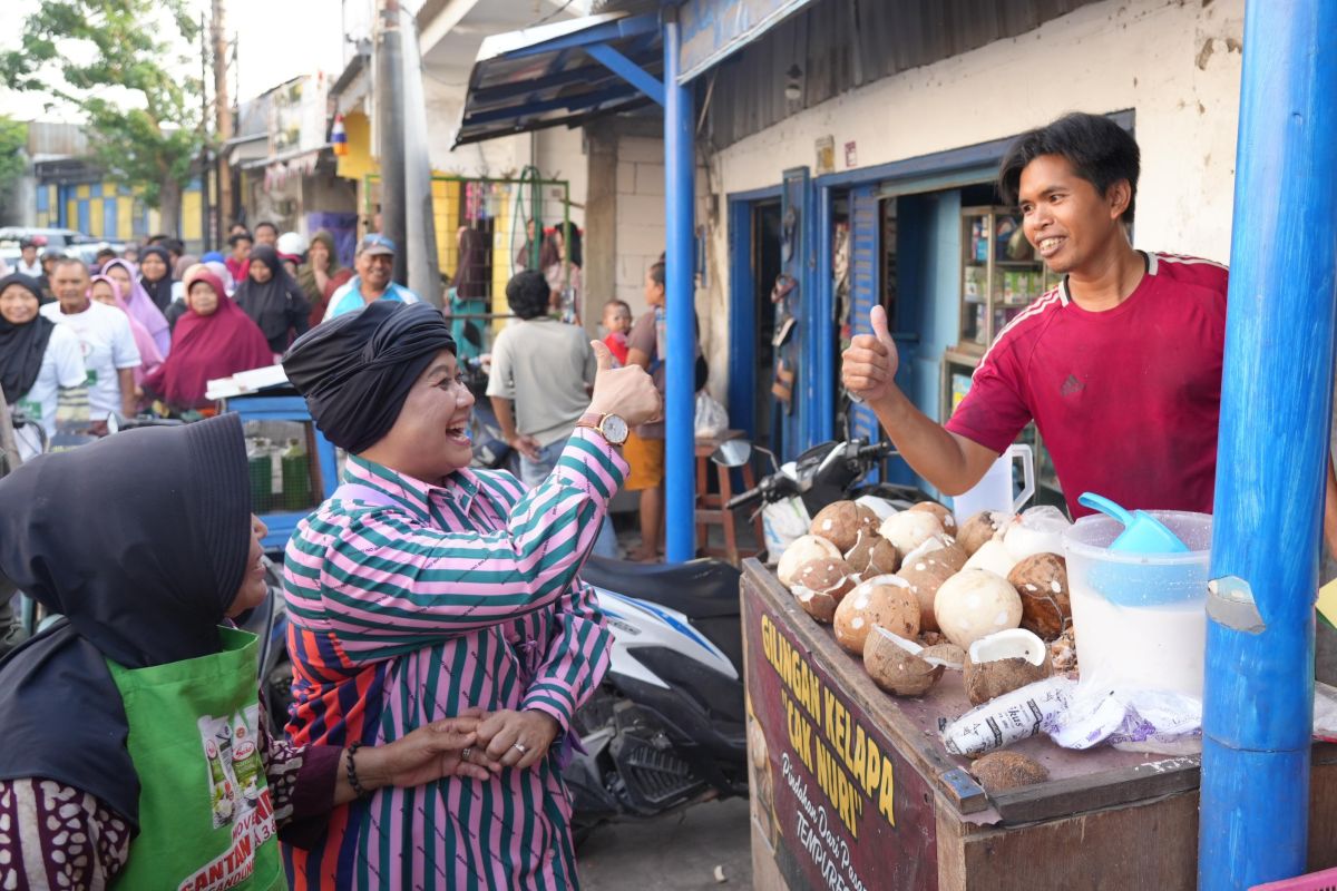 Cagub Luluk prihatin kondisi pedagang di pasar Yamuri Surabaya