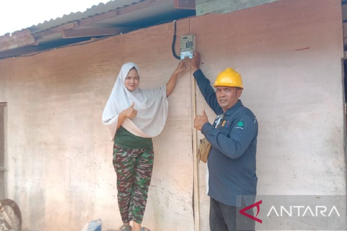 PLN berhasil terangi 54 KK warga dusun terpencil di Kabupaten Rokan Hilir Riau