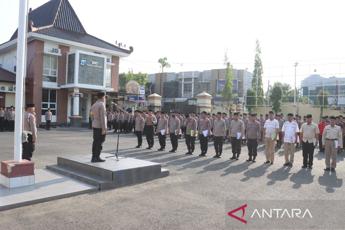 Polres Pamekasan sambut Hari Santri dengan menggelar upacara berkopiah