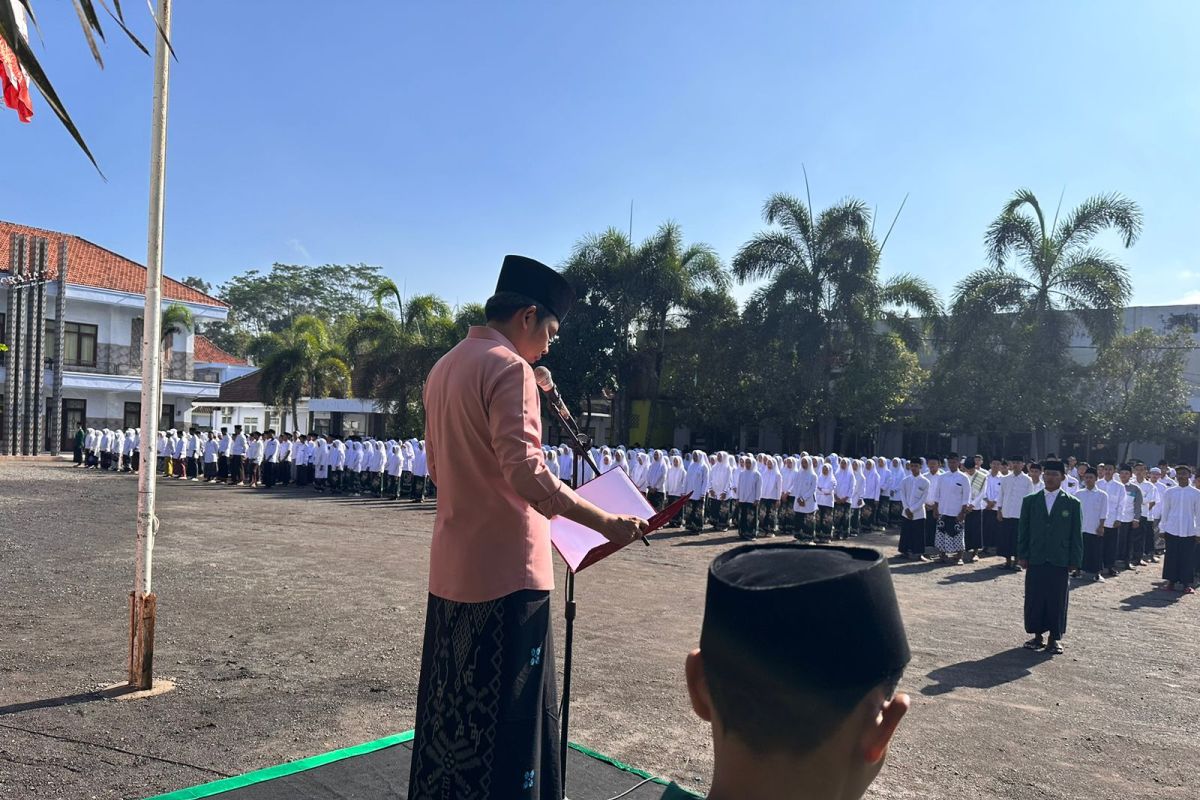 Cabup Fawait siapkan 20 ribu beasiswa termasuk santri di Jember