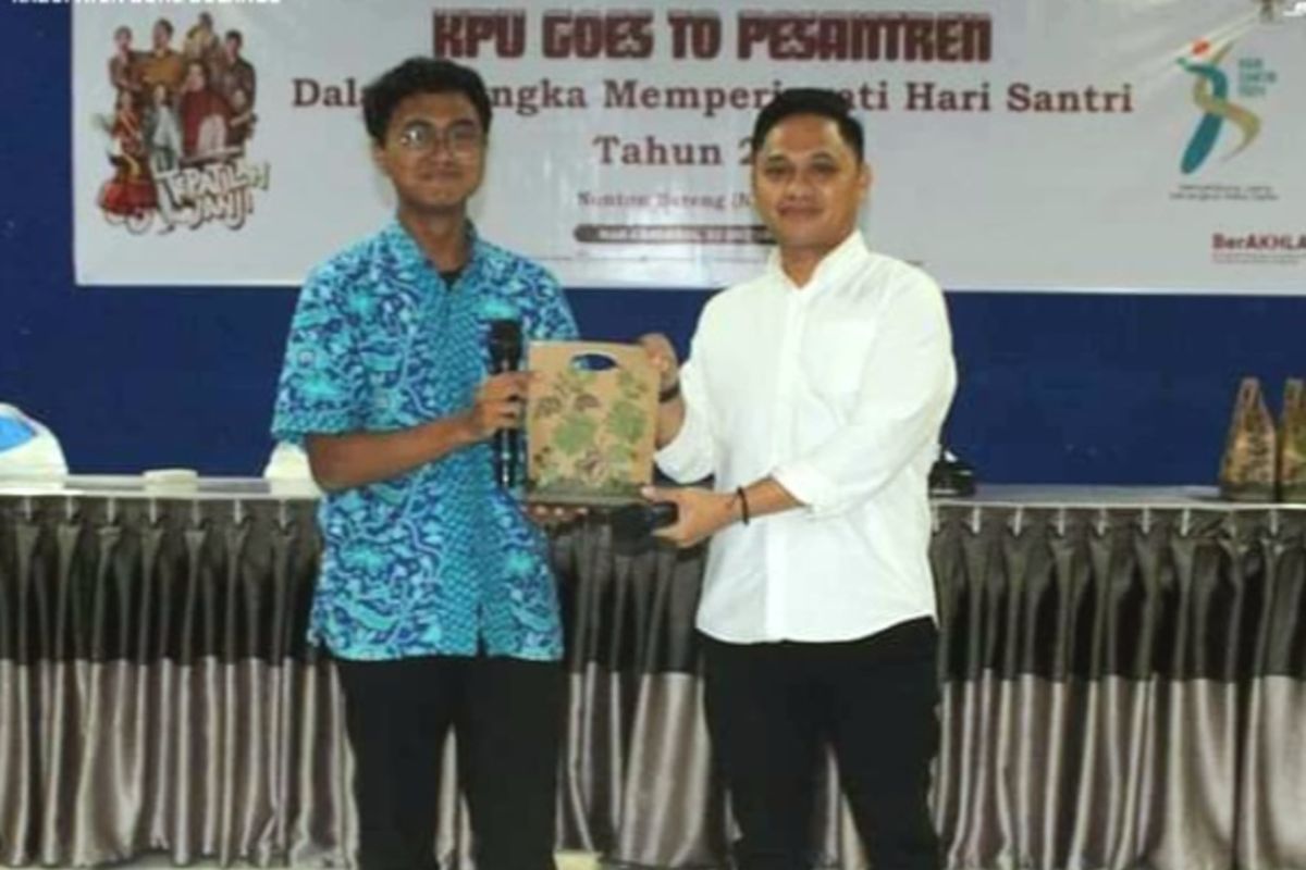 KPU Bone Bolango sosialisasikan Pilkada 2024 di kalangan santri