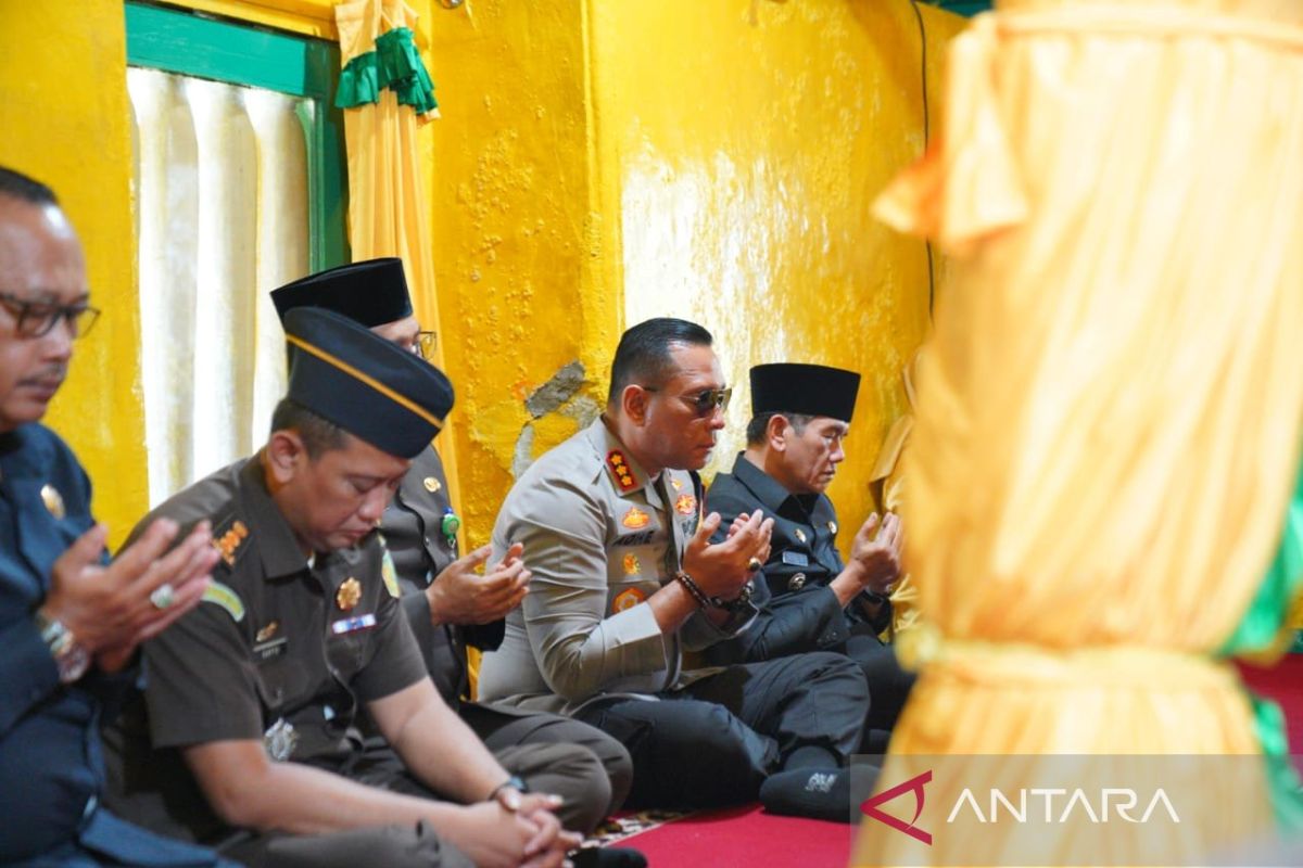 Pemkot ziarah ke makam kesultanan kenang jasa pendiri Kota Pontianak