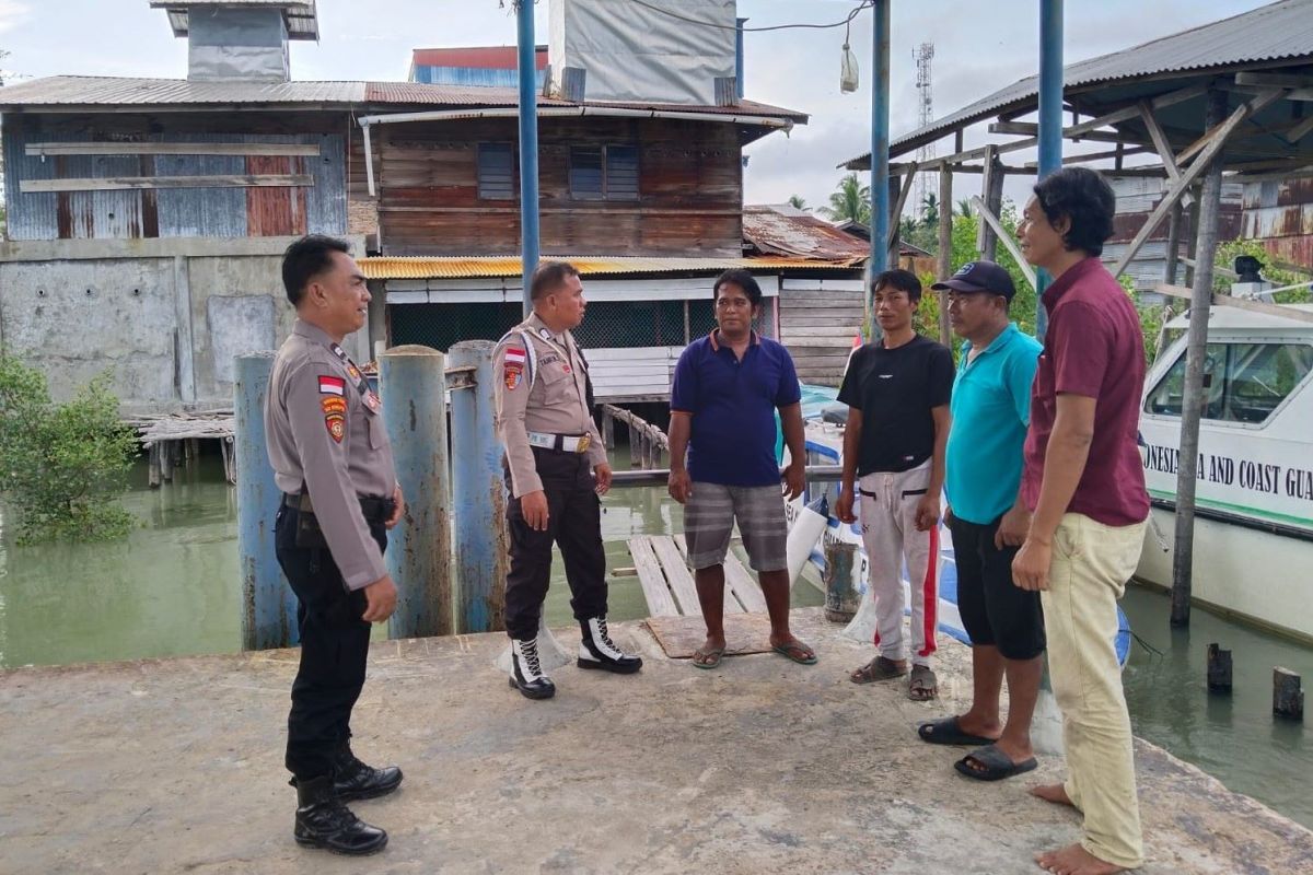 Polsek Rupat Utara sampaikan pesan pilkada damai ke kelompok nelayan