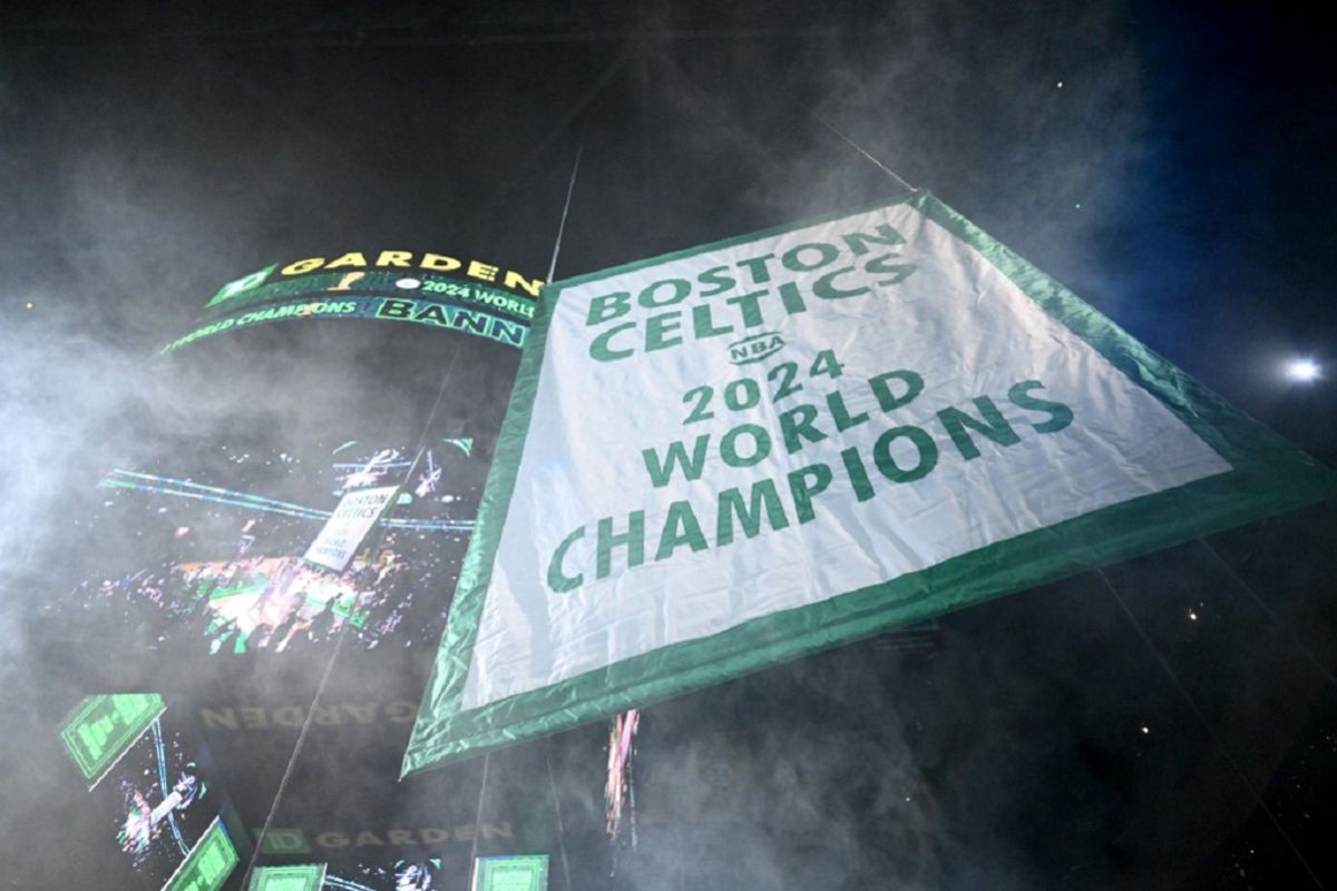 Celtics kibarkan banner juara NBA ke-18 di TD Garden