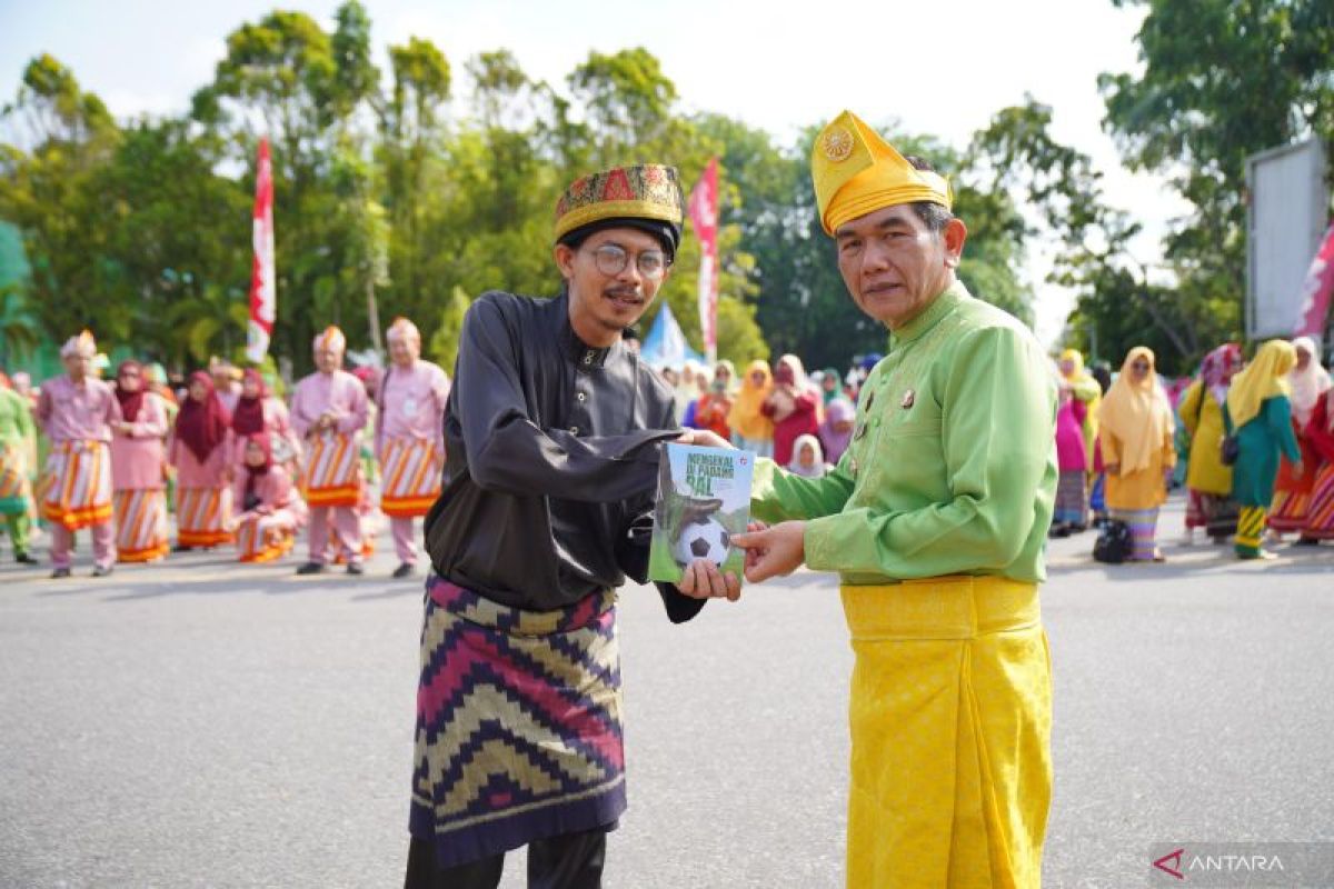 Buku Mengekal di Padang Bal diluncurkan momen Hari Jadi Ke-253 Kota Pontianak