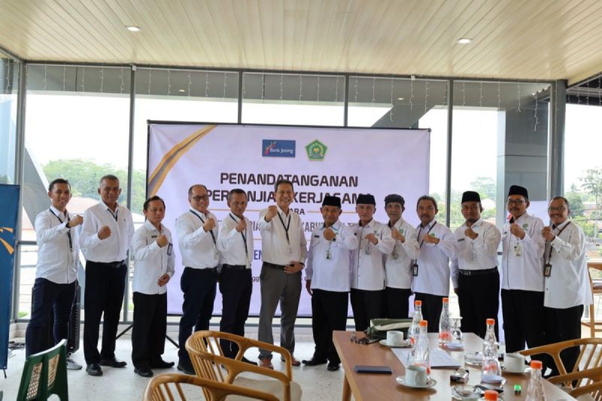 Bank Jateng dan Kemenag Kabupaten Temanggung tandatangani MoU Pembayaran Tunjangan Kinerja