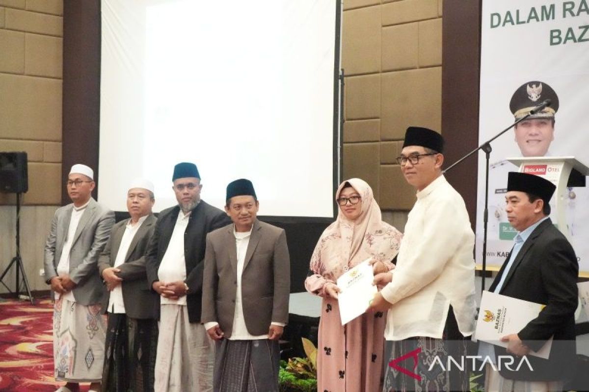 Pemkab Bogor gandeng Baznas berikan bantuan finansial da'i di Hari Santri