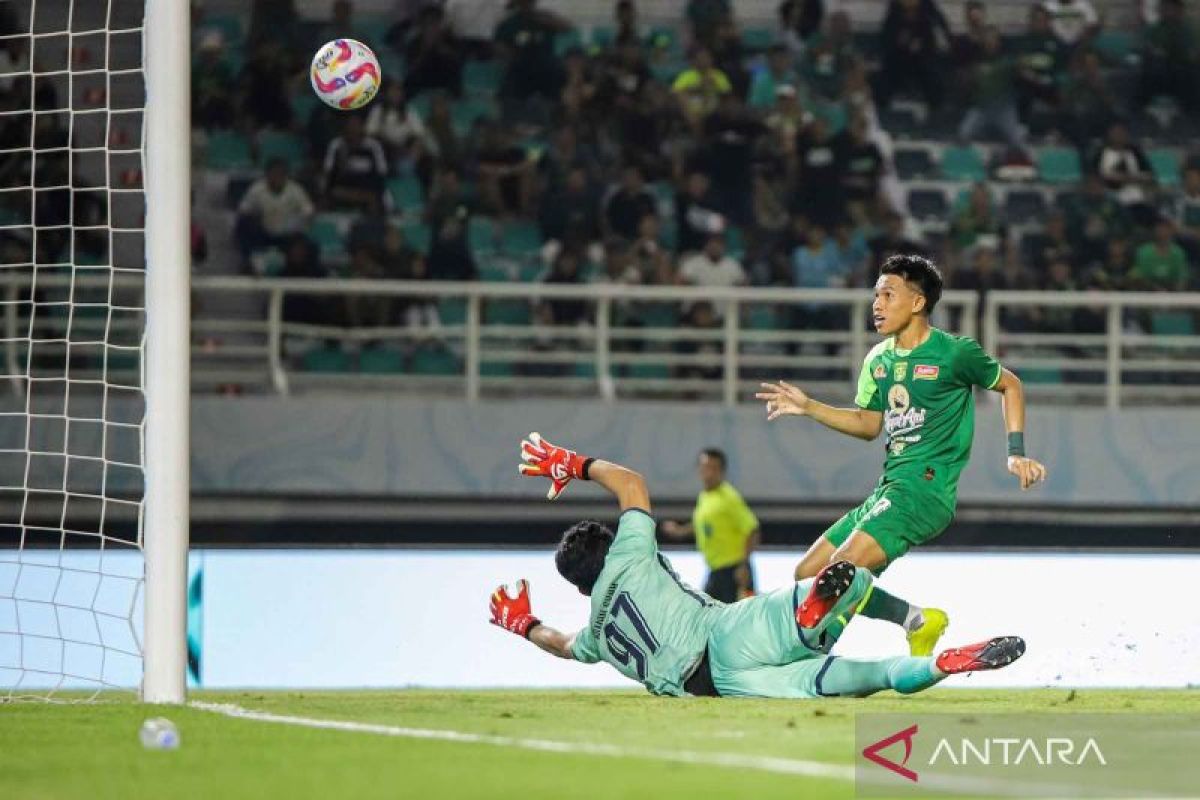 Liga 1 - Gol Rashid selamatkan Persebaya lawan PSM Makassar